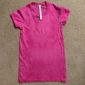 Never worn lululemon swiftly tech shirt-sleeve 2.0